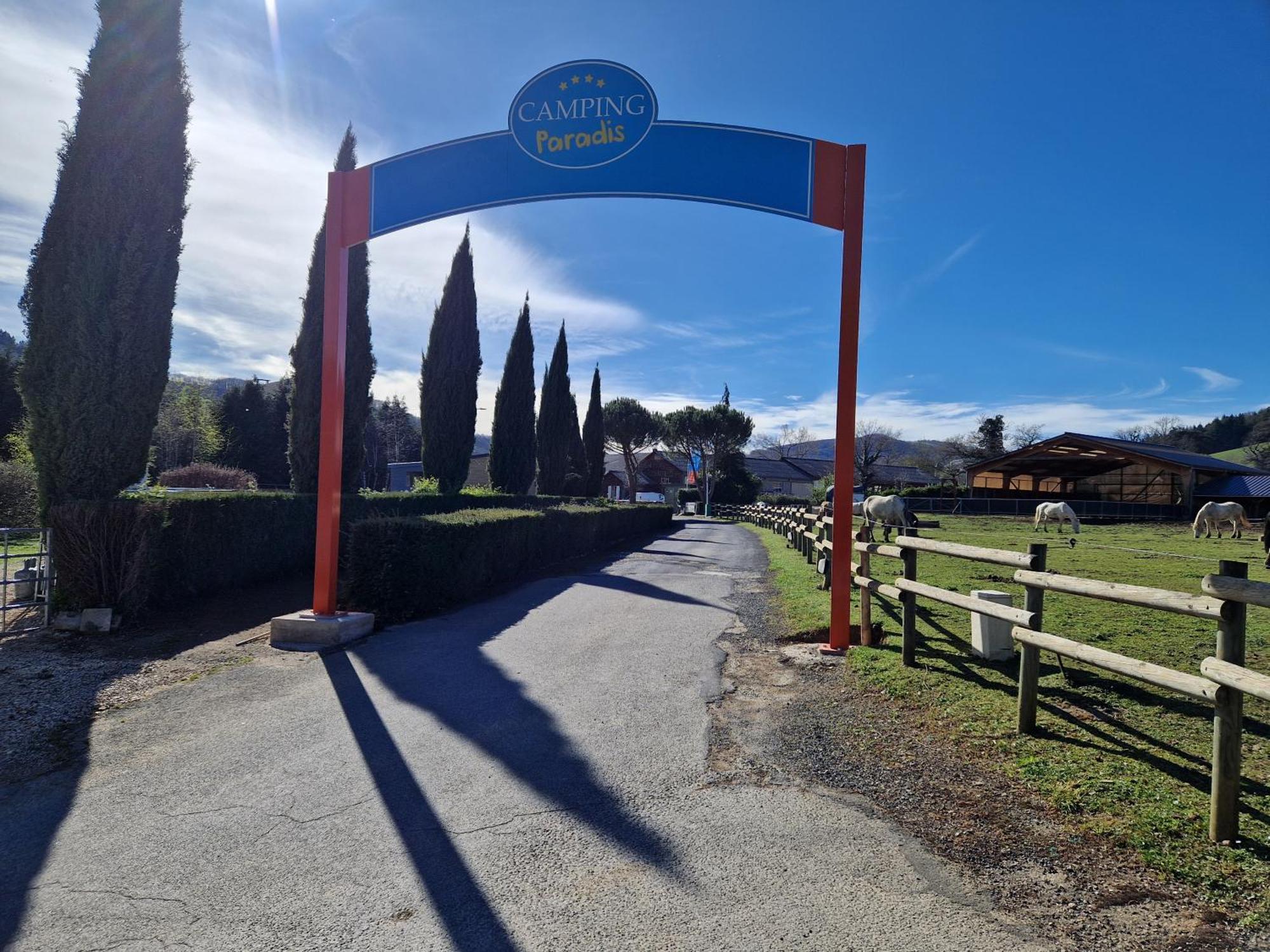 Camping Paradis Marmotel Saint-Geniez-dʼOlt Exteriér fotografie